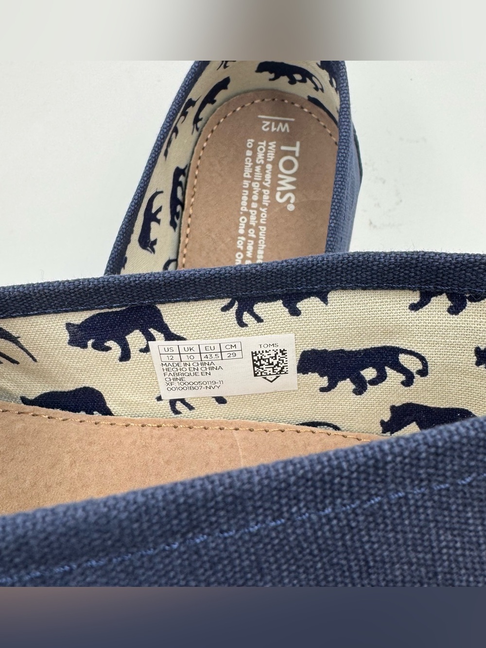 TOMS Women's Classic Canvas Slip on Loafers in Navy | NEW - Picture 6 of 7